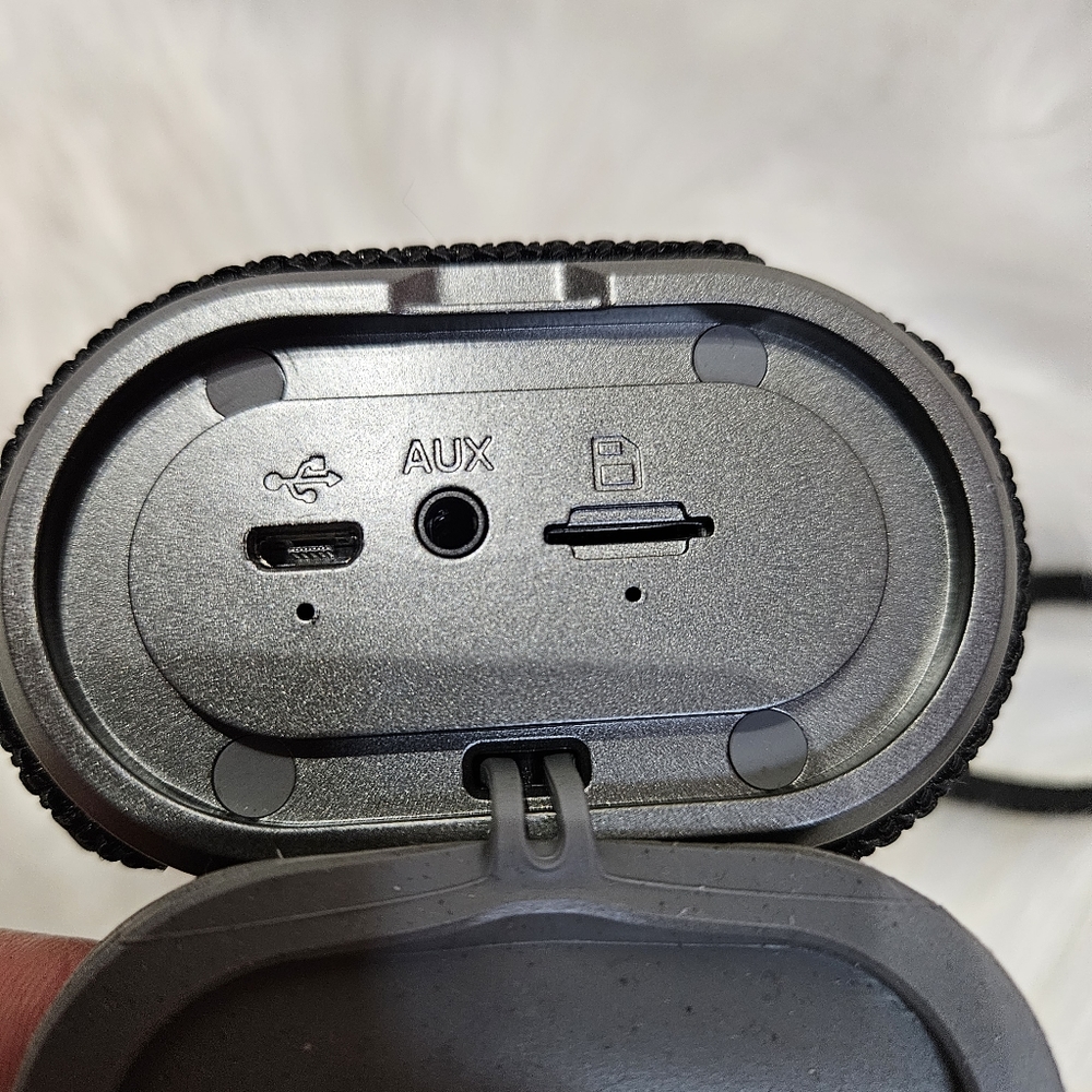 Mini bluetooth speaker - Picture 2 of 4